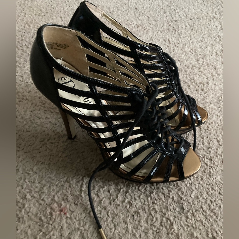 DEREON Black Heels